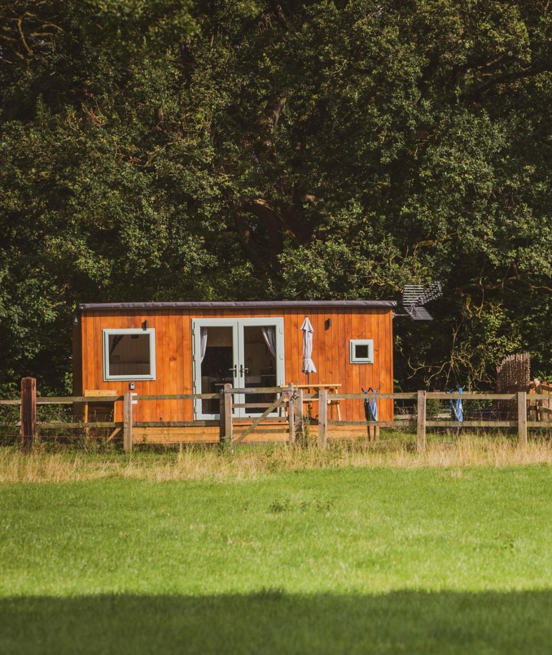 فندق The Hideaway At Hiddenwood Glamping Corsley المظهر الخارجي الصورة