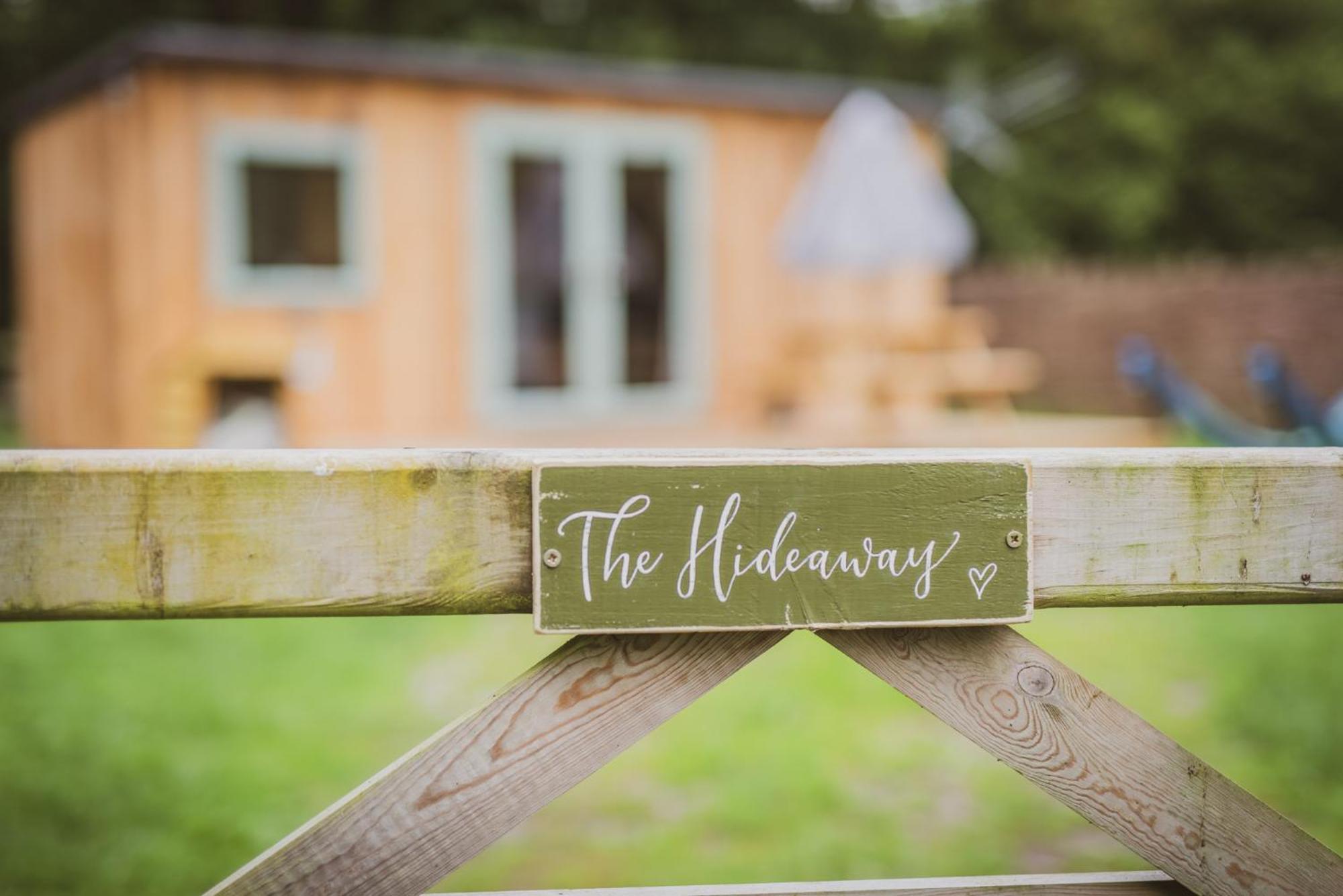فندق The Hideaway At Hiddenwood Glamping Corsley المظهر الخارجي الصورة