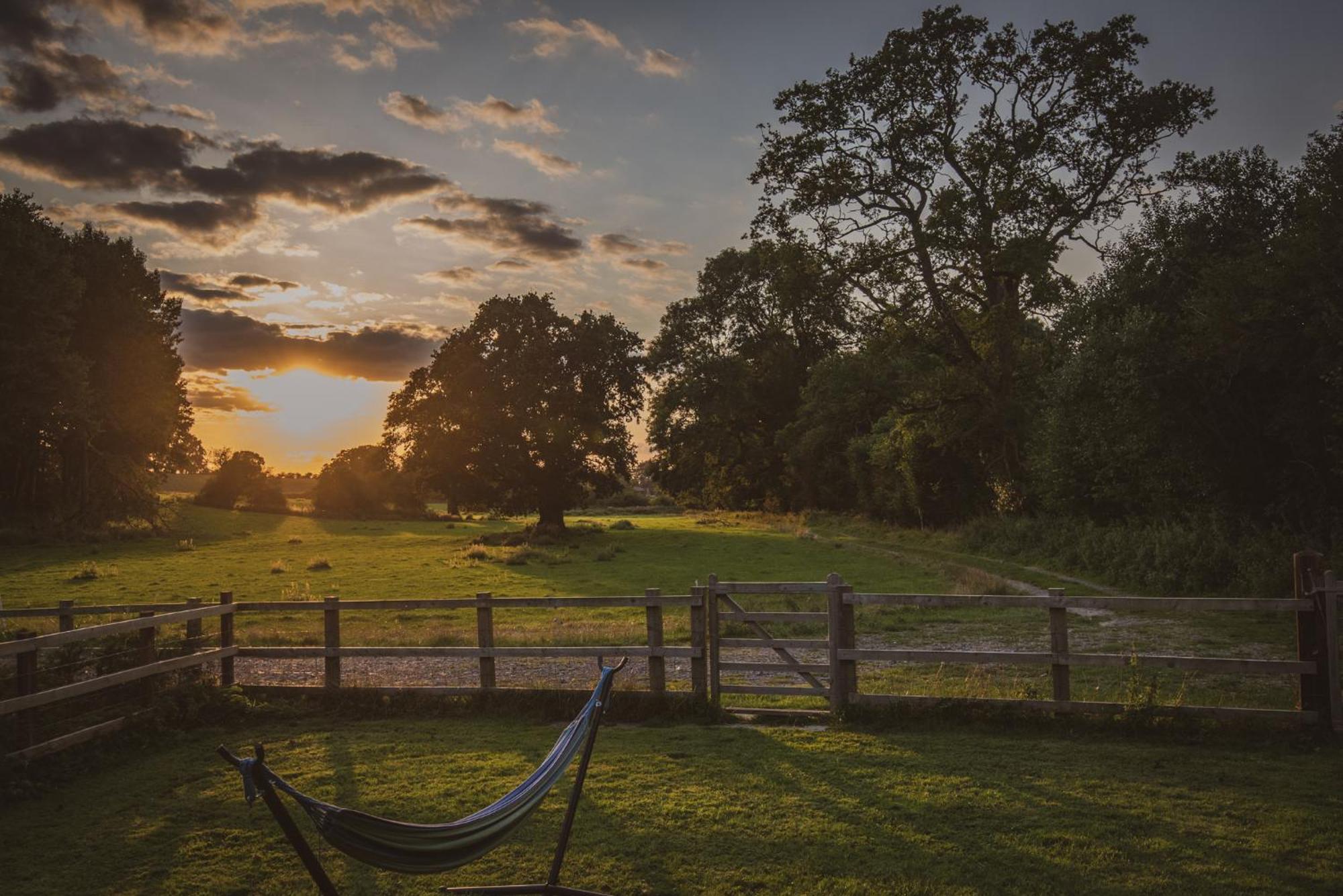 فندق The Hideaway At Hiddenwood Glamping Corsley المظهر الخارجي الصورة
