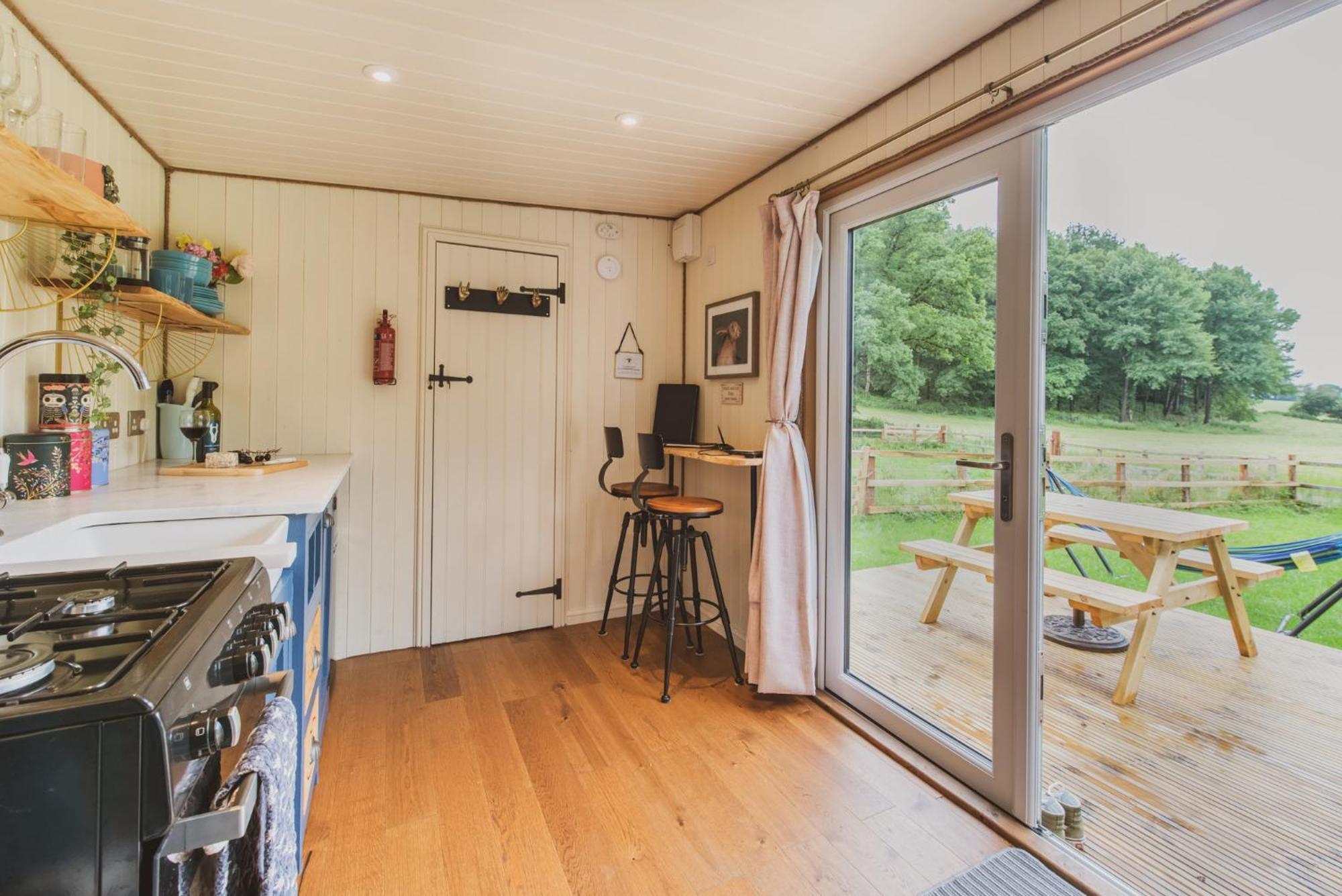 فندق The Hideaway At Hiddenwood Glamping Corsley المظهر الخارجي الصورة